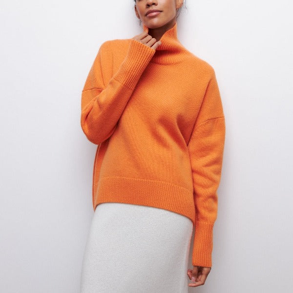 Pull oversize femme à col roulé moderne