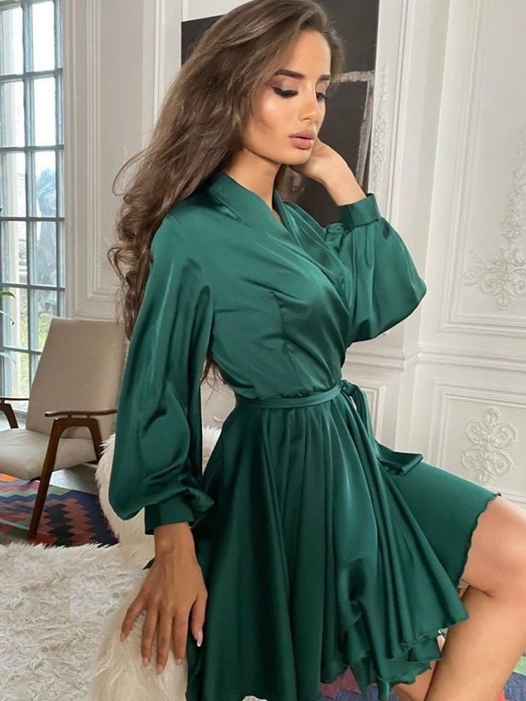 Robe courte élégante à manches longues pour femme