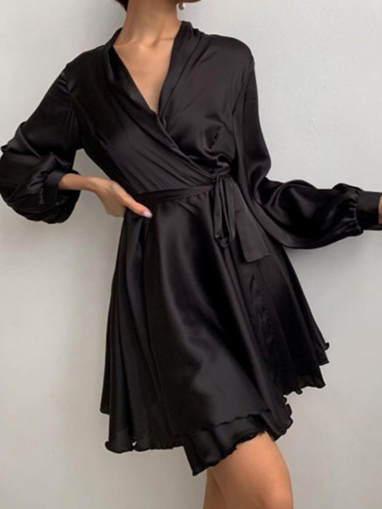 Robe courte élégante à manches longues pour femme