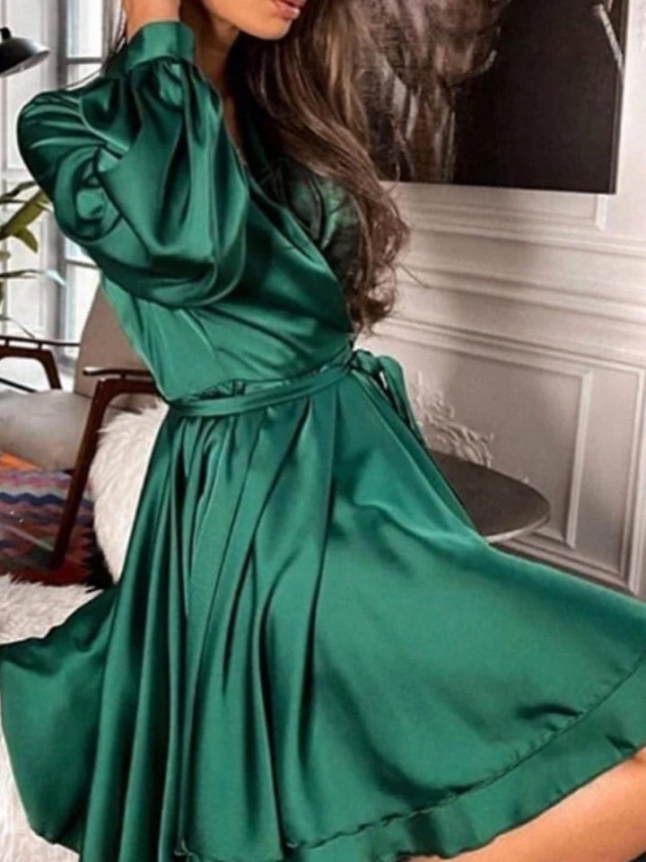 Robe courte élégante à manches longues pour femme