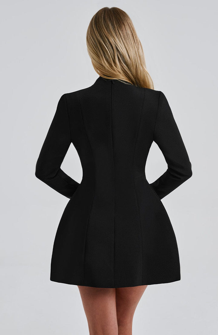 Robe courte décolletée femme élégante