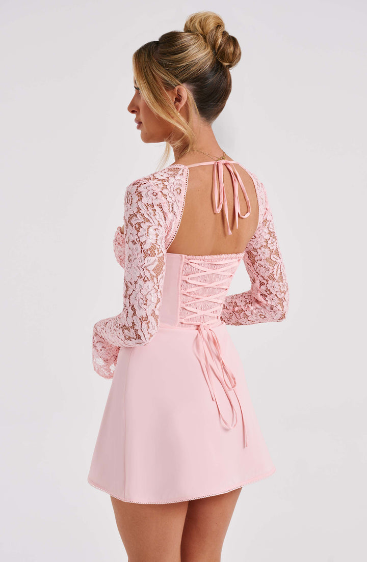 Robe courte femme chic à manches dentelle