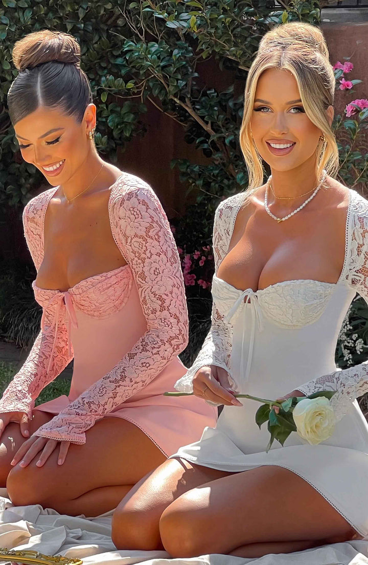 Robe courte femme chic à manches dentelle
