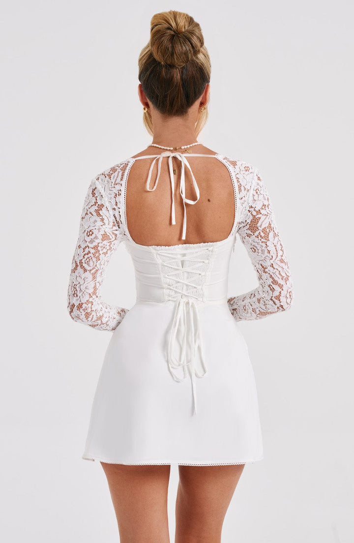 Robe courte femme chic à manches dentelle
