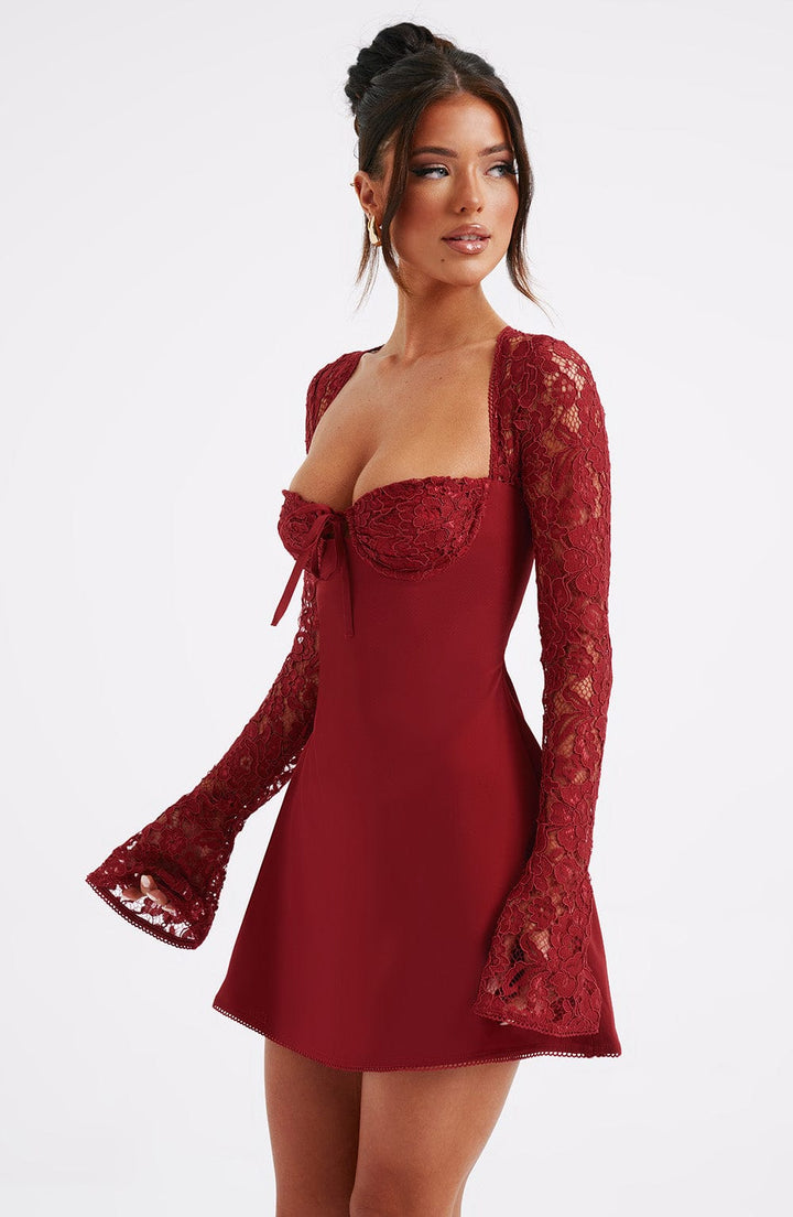 Robe courte femme chic à manches dentelle