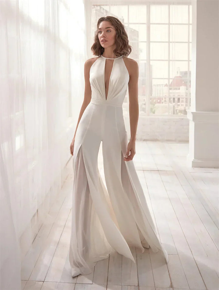 Combinaison chic élégante à décolleté plongeant pour femme